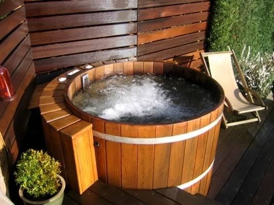 Outdoor Hot Tubs | Northern Lights Cedar Tubs